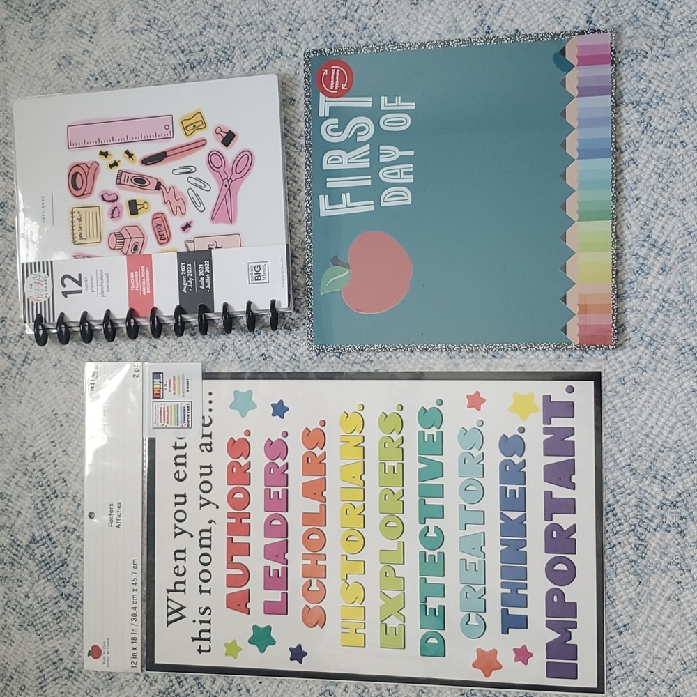 TEACHER'S ACCESSORIES